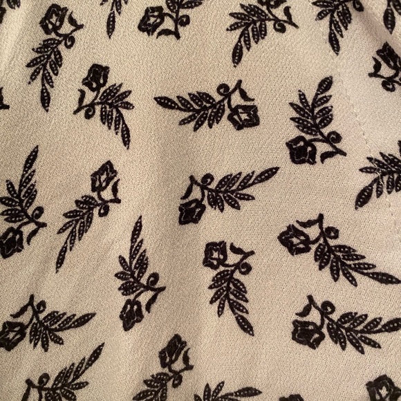 Universal Threads work blouse - Picture 3 of 4